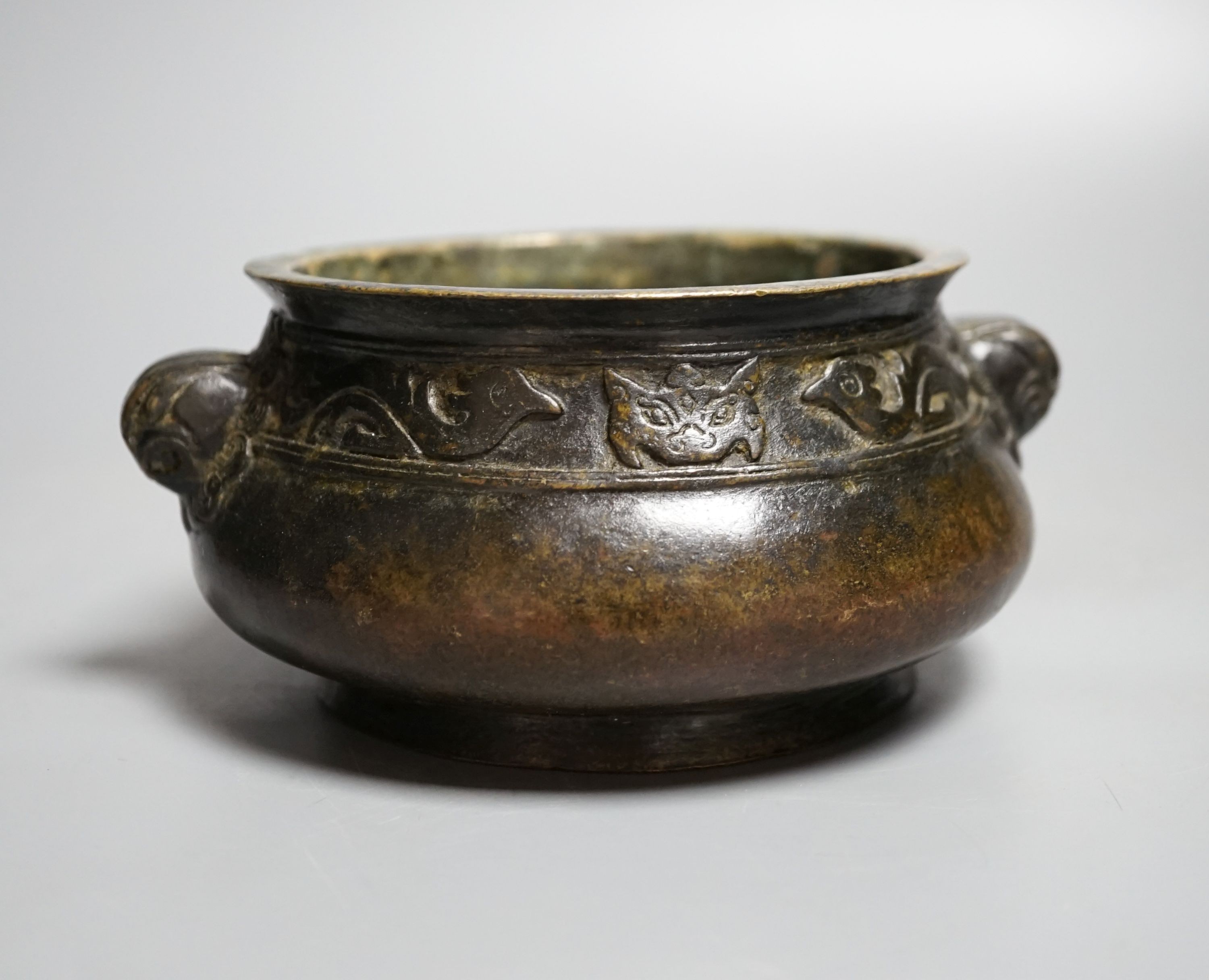 A Chinese Bronze censer, Xuande mark but later, height 8cm